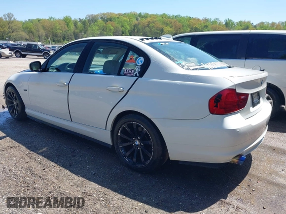 2011 BMW 3 Series 328i with VIN WBAPH7G51BNM55914, listed as a IAAI auction lot 41948442 with 130,732 mi miles. Bid and sale history available at carsss.com. Image 3.