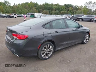 2015 Chrysler 200 S with VIN 1C3CCCBG6FN517903, listed as a IAAI auction lot 40412213 with 84,118 mi miles. Bid and sale history available at carsss.com. Image 4.
