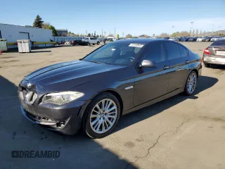 2011 BMW 5 Series 550i z VIN WBAFR9C55BC599424, wystawiony jako Copart lot #47018945 z przebiegiem 132 431 mil mil oraz Szkoda całkowita • Salvage title. Historia ofert i sprzedaży dostępna na DreamBid. Obrazek 1.