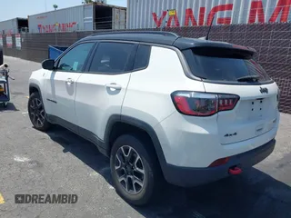 2020 Jeep Compass Trailhawk z VIN 3C4NJDDB5LT248662, wystawiony jako IAAI lot #42574553 z przebiegiem 28 118 mil mil oraz . Historia ofert i sprzedaży dostępna na DreamBid. Obrazek 3.