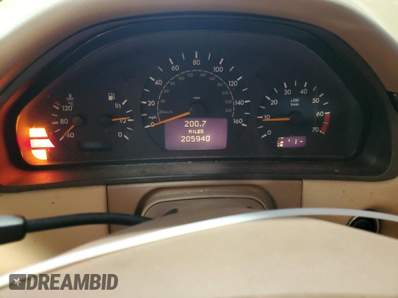 2001 Mercedes-Benz E 320 z VIN WDBJF65J91B339674, wystawiony jako Copart lot #50374725 z przebiegiem 205 940 mil mil oraz Szkoda całkowita • Salvage title. Historia ofert i sprzedaży dostępna na DreamBid. Obrazek 9.