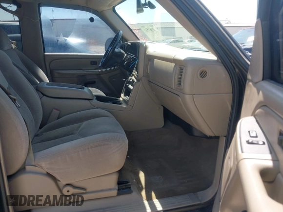 2005 Chevrolet Silverado 1500 LS with VIN 2GCEC13T151401531, listed as a IAAI auction lot 41962535 with 322,265 mi miles. Bid and sale history available at carsss.com. Image 5.