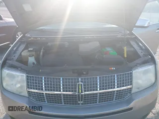 2008 Lincoln MKX z VIN 2LMDU88C28BJ18533, wystawiony jako IAAI lot #42273562 z przebiegiem 154 752 mil mil oraz . Historia ofert i sprzedaży dostępna na DreamBid. Obrazek 10.