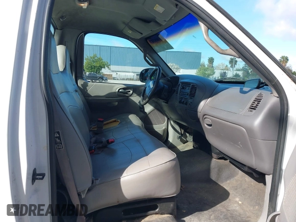 2000 Ford F-150 XL with VIN 1FTRF17WXYKA72880, listed as a IAAI auction lot 41989317 with 149,967 mi miles. Bid and sale history available at carsss.com. Image 5.