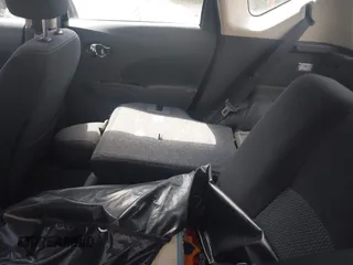2017 Nissan Note SV z VIN 3N1CE2CP6HL369384, wystawiony jako IAAI lot #42347559 z przebiegiem 46 558 mil mil oraz . Historia ofert i sprzedaży dostępna na DreamBid. Obrazek 8.