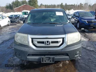 2011 Honda Pilot LX with VIN 5FNYF4H20BB073355, listed as a IAAI auction lot 41588887 with 146,867 mi miles. Bid and sale history available at carsss.com. Image 12.