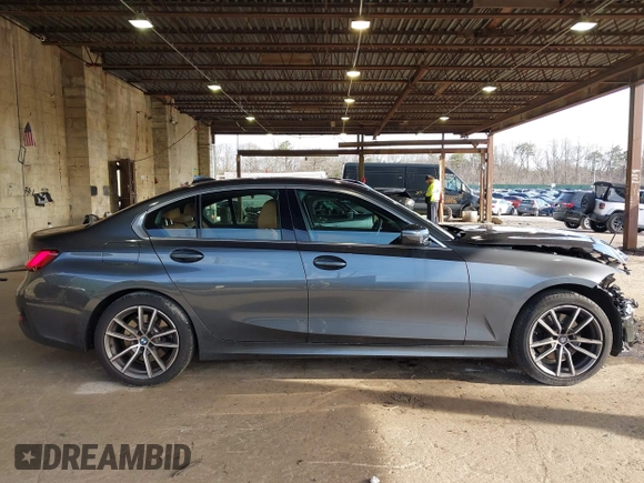 2021 BMW 3 Series 330i xDrive z VIN 3MW5R7J03M8B87133, wystawiony jako IAAI lot #42005842 z przebiegiem 28 668 mil mil oraz . Historia ofert i sprzedaży dostępna na DreamBid. Obrazek 14.