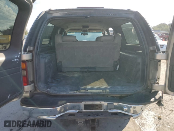 2000 Chevrolet Suburban LT with VIN 3GNEC16T2YG136424, listed as a Copart auction lot 74735894 with 495,172 mi miles and Salvage Title. Bid and sale history available at carsss.com. Image 13.
