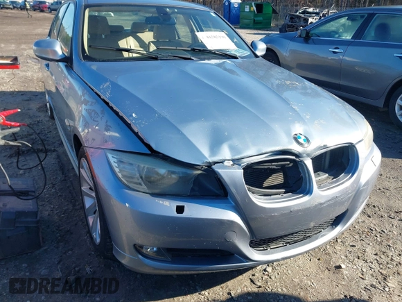 2011 BMW 3 Series 328i xDrive z VIN WBAPK5C52BF124605, wystawiony jako IAAI lot #41585190 z przebiegiem 108 000 mil mil oraz . Historia ofert i sprzedaży dostępna na DreamBid. Obrazek 6.
