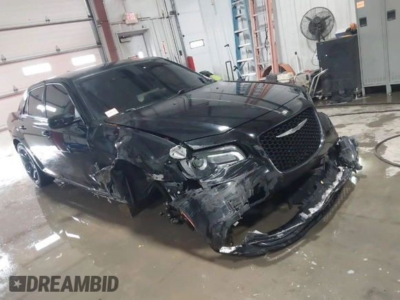 2019 Chrysler 300 with VIN 2C3CCABG6KH617913, listed as a IAAI auction lot 41558437 with 113,073 mi miles. Bid and sale history available at carsss.com. Image 1.
