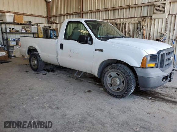 2005 Ford F-250 XL z VIN 1FTNF20545EB79620, wystawiony jako Copart lot #84940344 z przebiegiem 209 677 mil mil oraz Szkoda całkowita • Salvage title. Historia ofert i sprzedaży dostępna na DreamBid. Obrazek 4.