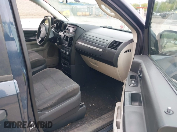 2008 Dodge Grand Caravan SE z VIN 1D8HN44H98B104984, wystawiony jako IAAI lot #42305306 z przebiegiem 237 790 mil mil oraz . Historia ofert i sprzedaży dostępna na DreamBid. Obrazek 5.