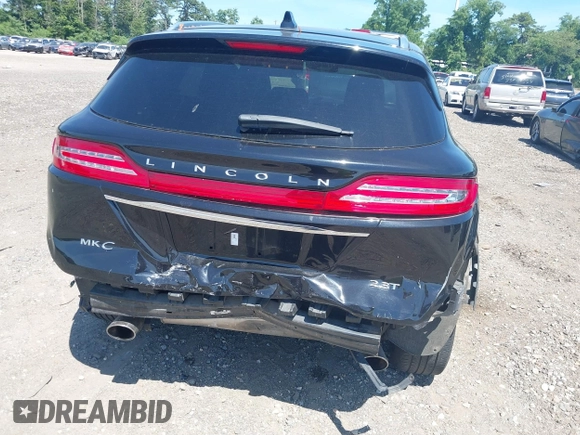 2019 Lincoln MKC Reserve with VIN 5LMTJ3DH1KUL09136, listed as a IAAI auction lot 39771852 with 72,145 mi miles and . Bid and sale history available at carsss.com. Image 16.