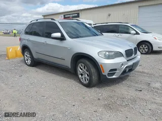 2011 BMW X5 35i with VIN 5UXZV4C52BL742911, listed as a IAAI auction lot 41845588 with 123,001 mi miles. Bid and sale history available at carsss.com. Image 1.