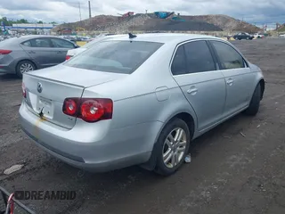 2010 Volkswagen Jetta TDI с VIN 3VWAL7AJ6AM082663, выставлен на аукционе IAAI как лот 42337155 с пробегом Не указан миль и . История ставок и продаж доступна на DreamBid. Изображение 4.