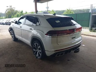 2024 Volkswagen Atlas SEL Premium R-Line with VIN 1V2FE2CA5RC229408, listed as a IAAI auction lot 39587804 with 341 mi miles and . Bid and sale history available at DreamBid. Image 3.