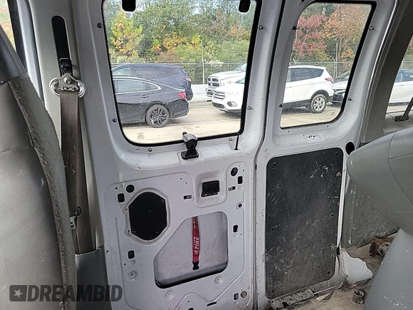 2013 Ford Econoline Passenger XL z VIN 1FBSS3BL5DDA49371, wystawiony jako IAAI lot #42520998 z przebiegiem 62 763 mil mil oraz . Historia ofert i sprzedaży dostępna na DreamBid. Obrazek 24.