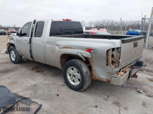 2008 Chevrolet Silverado 1500 LT w/1LT with VIN 2GCEK190381221228, listed as a IAAI auction lot 41046427 with 196,240 mi miles. Bid and sale history available at carsss.com. Image 3.
