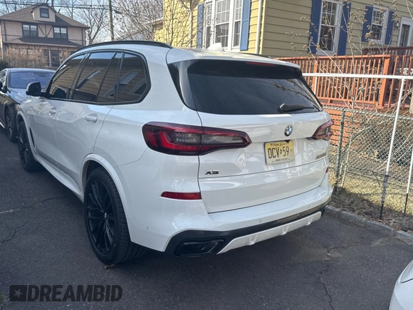 2021 BMW X5 M50i with VIN 5UXJU4C09M9H07838, listed as a Copart auction lot 47020525 with 57,200 mi miles and Clean Title. Bid and sale history available at carsss.com. Image 3.