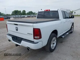 2013 Ram 1500 Sport z VIN 1C6RR7HT5DS540997, wystawiony jako IAAI lot #42142831 z przebiegiem 135 632 mil mil oraz . Historia ofert i sprzedaży dostępna na DreamBid. Obrazek 4.