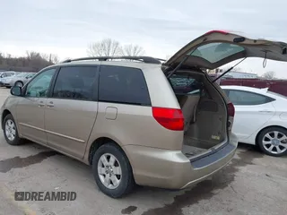 2004 Toyota Sienna CE with VIN 5TDZA23C94S043521, listed as a IAAI auction lot 41717330 with 369,802 mi miles. Bid and sale history available at carsss.com. Image 3.