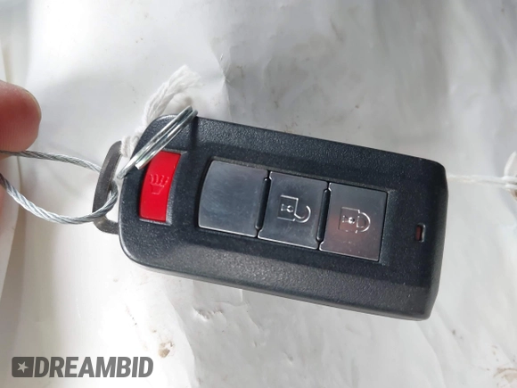 2018 Mitsubishi Outlander SEL z VIN JA4AP4AW4JU018385, wystawiony jako IAAI lot #42460235 z przebiegiem 83 910 mil mil oraz . Historia ofert i sprzedaży dostępna na DreamBid. Obrazek 11.
