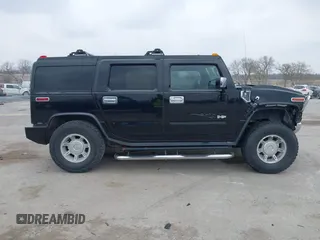 2005 Hummer H2 SUV z VIN 5GRGN23UX5H106375, wystawiony jako IAAI lot #41997745 z przebiegiem 152 827 mil mil oraz . Historia ofert i sprzedaży dostępna na DreamBid. Obrazek 13.
