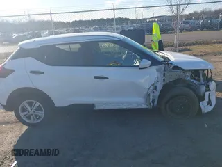 2022 Nissan Kicks S z VIN 3N1CP5BV7NL493025, wystawiony jako IAAI lot #41210403 z przebiegiem 43 549 mil mil oraz . Historia ofert i sprzedaży dostępna na DreamBid. Obrazek 14.