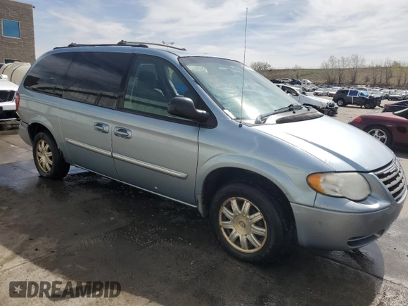 2005 Chrysler Town & Country Touring with VIN 2C4GP54L85R390595, listed as a Copart auction lot 53568185 with 177,250 mi miles and Salvage Title. Bid and sale history available at carsss.com. Image 4.