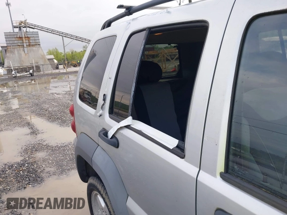 2006 Jeep Liberty Sport with VIN 1J4GL48K86W158301, listed as a IAAI auction lot 42095349 with 217,187 mi miles. Bid and sale history available at carsss.com. Image 6.