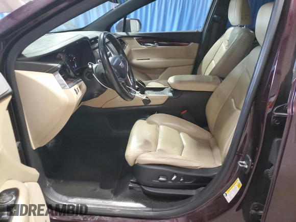 2017 Cadillac XT5 Luxury FWD z VIN 1GYKNBRS7HZ235961, wystawiony jako Copart lot #64509165 z przebiegiem 215 573 mil mil oraz Czysty tytuł • Clean title. Historia ofert i sprzedaży dostępna na DreamBid. Obrazek 14.