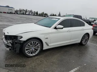 2022 BMW 5 Series 530e с VIN WBA13AG05NCH67985, выставлен на аукционе Copart как лот 43411635 с пробегом 31 151 миль миль и Списание • Salvage title. История ставок и продаж доступна на DreamBid. Изображение 1.