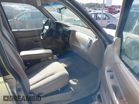 2001 Ford Explorer XLS z VIN 1FMZU62E71UB61118, wystawiony jako IAAI lot #42491725 z przebiegiem 160 280 mil mil oraz . Historia ofert i sprzedaży dostępna na DreamBid. Obrazek 5.