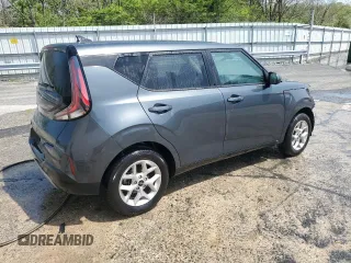 2024 Kia Soul LX with VIN KNDJ23AU6R7910791, listed as a Copart auction lot 55400955 with 31,927 mi miles and Clean Title. Bid and sale history available at carsss.com. Image 3.