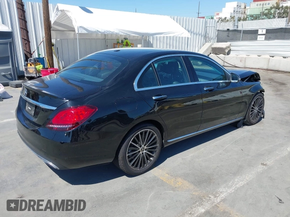 2021 Mercedes-Benz C 300 z VIN W1KWF8DB6MR614108, wystawiony jako IAAI lot #42227025 z przebiegiem 44 481 mil mil oraz . Historia ofert i sprzedaży dostępna na DreamBid. Obrazek 4.