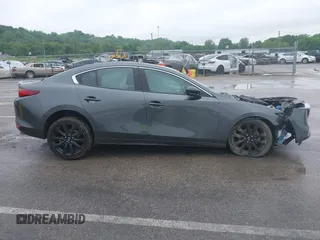 2023 Mazda 3 Premium Plus z VIN 3MZBPBEY6PM353118, wystawiony jako IAAI lot #42214522 z przebiegiem Nie podano mil oraz . Historia ofert i sprzedaży dostępna na DreamBid. Obrazek 12.