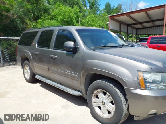 2013 Chevrolet Suburban LT with VIN 1GNSCJE03DR337592, listed as a IAAI auction lot 42101370 with 204,311 mi miles. Bid and sale history available at carsss.com. Image 13.