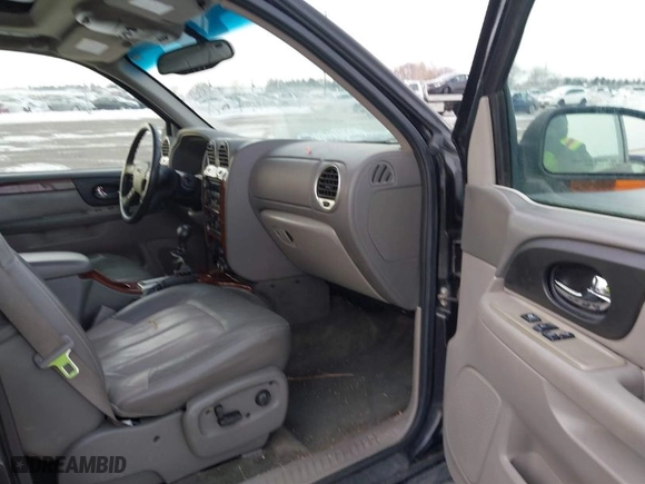 2004 GMC Envoy XL SLT with VIN 1GKET16S046220225, listed as a IAAI auction lot 41119771 with 181,472 mi miles. Bid and sale history available at carsss.com. Image 5.