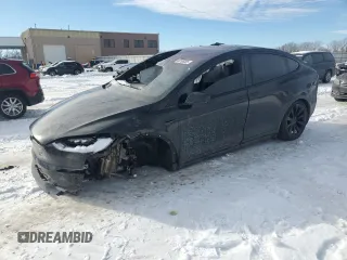 2022 Tesla Model X Plaid z VIN 7SAXCBE66NF342093, wystawiony jako Copart lot #88165005 z przebiegiem Nie podano mil oraz Szkody całkowita. Historia ofert i sprzedaży dostępna na DreamBid. Obrazek 1.