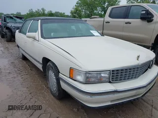 1996 Cadillac DeVille z VIN 1G6KD52Y1TU305696, wystawiony jako IAAI lot #42443661 z przebiegiem 139 393 mil mil oraz . Historia ofert i sprzedaży dostępna na DreamBid. Obrazek 1.