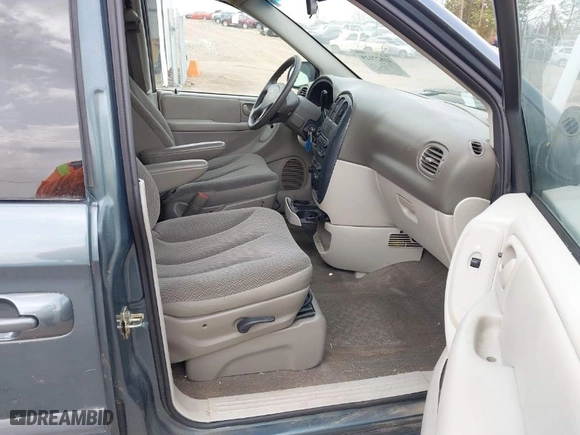 2005 Dodge Caravan SXT with VIN 1D4GP45R15B230816, listed as a IAAI auction lot 41827129 with 143,116 mi miles. Bid and sale history available at carsss.com. Image 5.