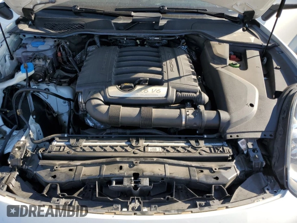 2018 Porsche Cayenne z VIN WP1AA2A2XJKA06647, wystawiony jako Copart lot #50317955 z przebiegiem 53 892 mil mil oraz Szkoda całkowita • Salvage title. Historia ofert i sprzedaży dostępna na DreamBid. Obrazek 12.