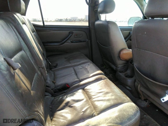 2004 Toyota Sequoia SR5 with VIN 5TDZT34A44S232977, listed as a IAAI auction lot 41750677 with 272,876 mi miles. Bid and sale history available at carsss.com. Image 8.