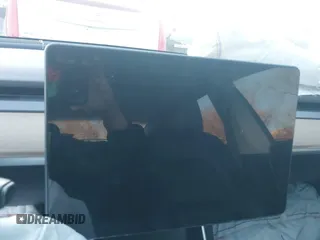 2018 Tesla Model 3 Long Range Battery z VIN 5YJ3E1EB4JF067895, wystawiony jako IAAI lot #41280101 z przebiegiem Nie podano mil oraz . Historia ofert i sprzedaży dostępna na DreamBid. Obrazek 7.