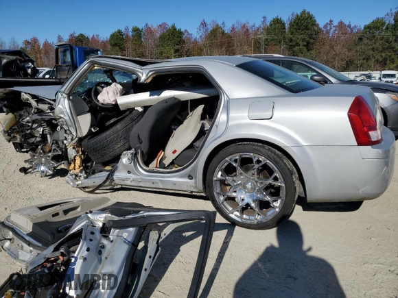 2006 Chrysler 300 with VIN 2C3KA43R36H418410, listed as a Copart auction lot 82543184 with 0 mi miles and Salvage Title. Bid and sale history available at carsss.com. Image 2.