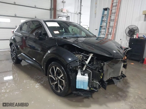 2020 Toyota C-HR LE with VIN JTNKHMBX2L1086683, listed as a IAAI auction lot 41572864 with 75,711 mi miles. Bid and sale history available at carsss.com. Image 1.