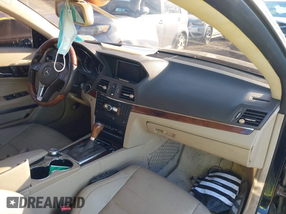 2013 Mercedes-Benz E-Class E 350 with VIN WDDKJ8JB5DF213183, listed as a IAAI auction lot 41891419 with 132,564 mi miles. Bid and sale history available at carsss.com. Image 5.