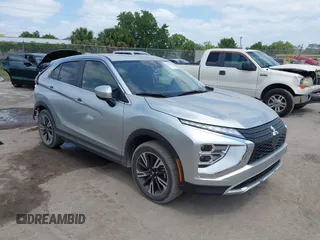 2025 Mitsubishi Eclipse Cross SE z VIN JA4ATWAA1SZ003410, wystawiony jako IAAI lot #42117623 z przebiegiem 6 465 mil mil oraz . Historia ofert i sprzedaży dostępna na DreamBid. Obrazek 1.