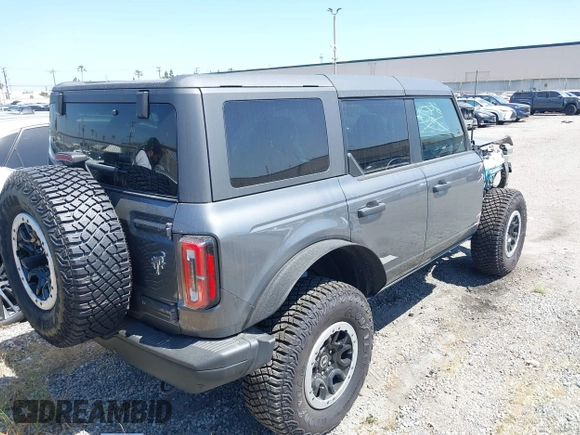 2024 Ford Bronco Badlands z VIN 1FMEE9BP9RLB31294, wystawiony jako IAAI lot #42115923 z przebiegiem 1675 mil mil oraz . Historia ofert i sprzedaży dostępna na DreamBid. Obrazek 4.
