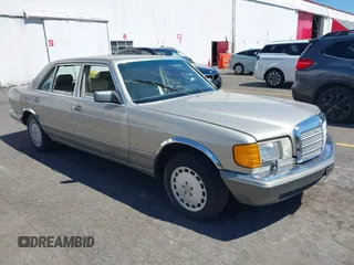 1989 Mercedes-Benz 560 with VIN WDBCA39D7KA436793, listed as a IAAI auction lot 42190980 with 141,165 mi miles and . Bid and sale history available at DreamBid. Image 1.